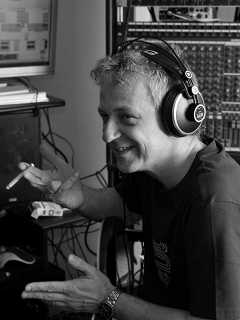 Christoph Autenrieth stellt seinen fertiggestellten Mix vor Christoph Autenrieth stellt seinen fertiggestellten Mix vor